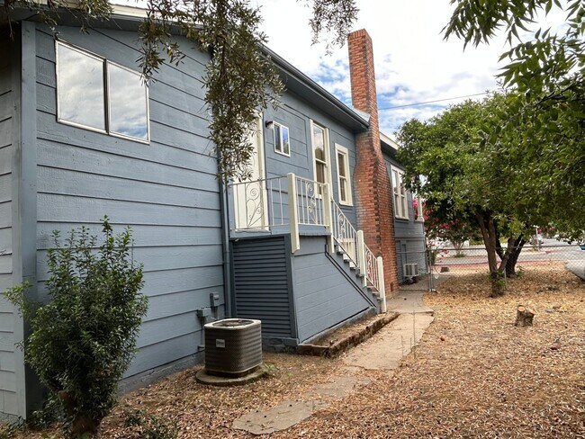 Building Photo - 1189 High St