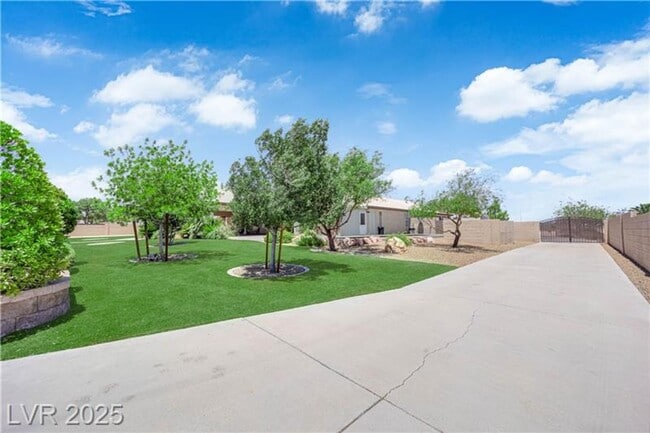 Building Photo - 1.2 Acres with Indoor & Outdoor RV Parking!!!!