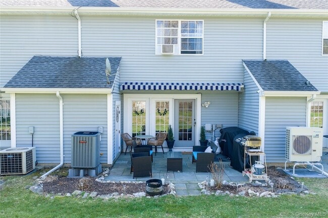 Building Photo - 3 Evergreen Way