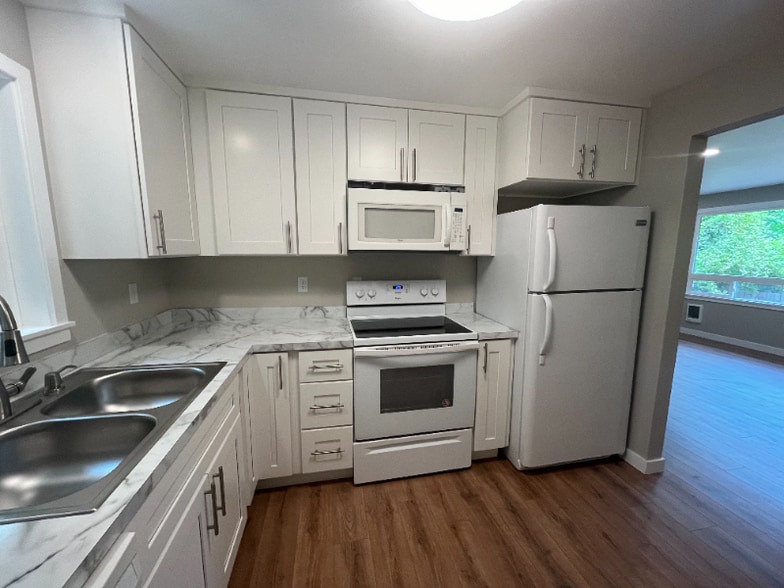 Building Photo - 12631 34th Ave S