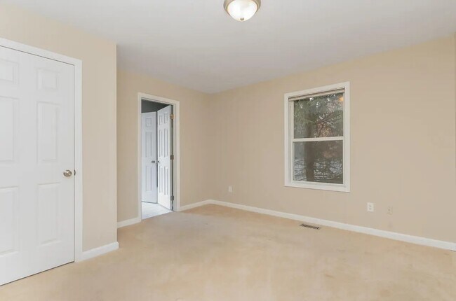 Building Photo - 1703 Cottontail Dr