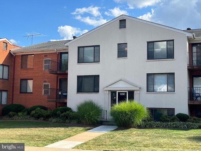 Primary Photo - 125H Clubhouse Dr SW