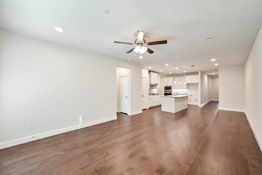 Building Photo - 4252 Mingo Dr