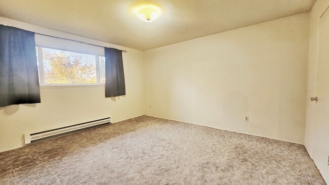 Building Photo - Charming 3-Bedroom 1.5 Bath Apt in Prime Bellevue Location.
