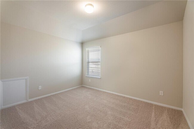 Building Photo - 220 Trailside Ln