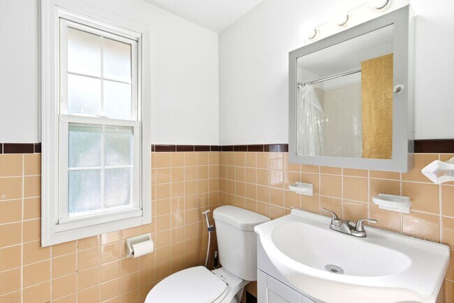Building Photo - 8983 Highland Dr