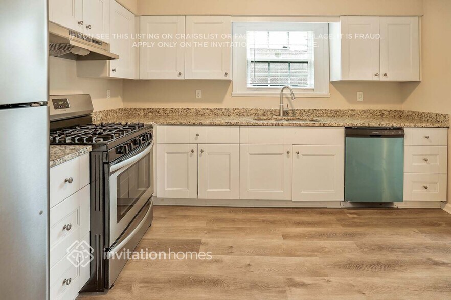 Building Photo - 888 Tall Deer Dr