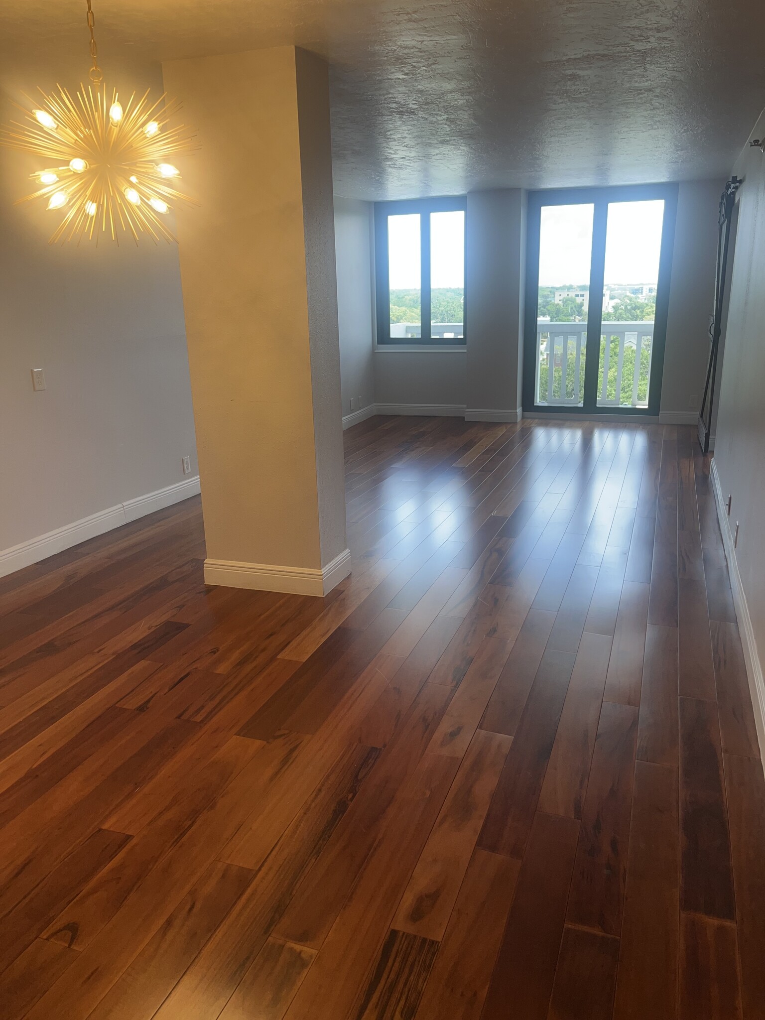 Building Photo - 400 E Colonial Dr