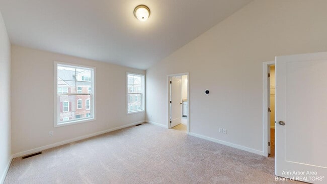 Building Photo - 2708 S Spurway Dr