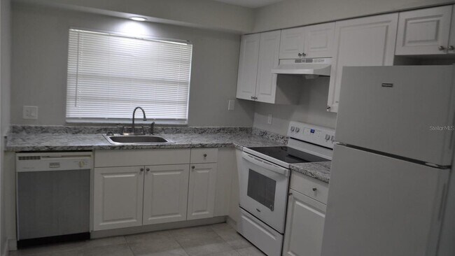 Building Photo - 17 Felter Ln