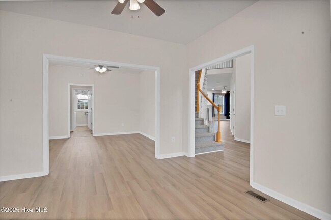 Building Photo - 817 Willbrook Cir