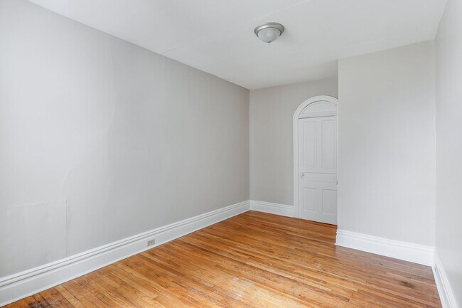 Building Photo - 404-406 Hummel Ave