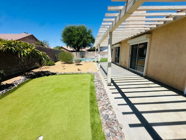 Building Photo - 78780 Birchcrest Cir