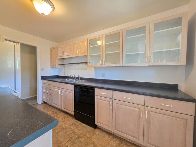 Building Photo - 710 S 44th St