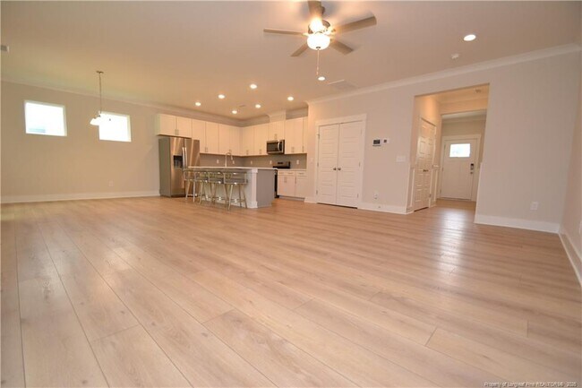 Building Photo - 2129 Seneca Dr