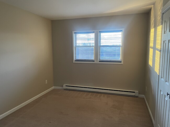 2nd bedroom facing West - 387 Eichybush Rd