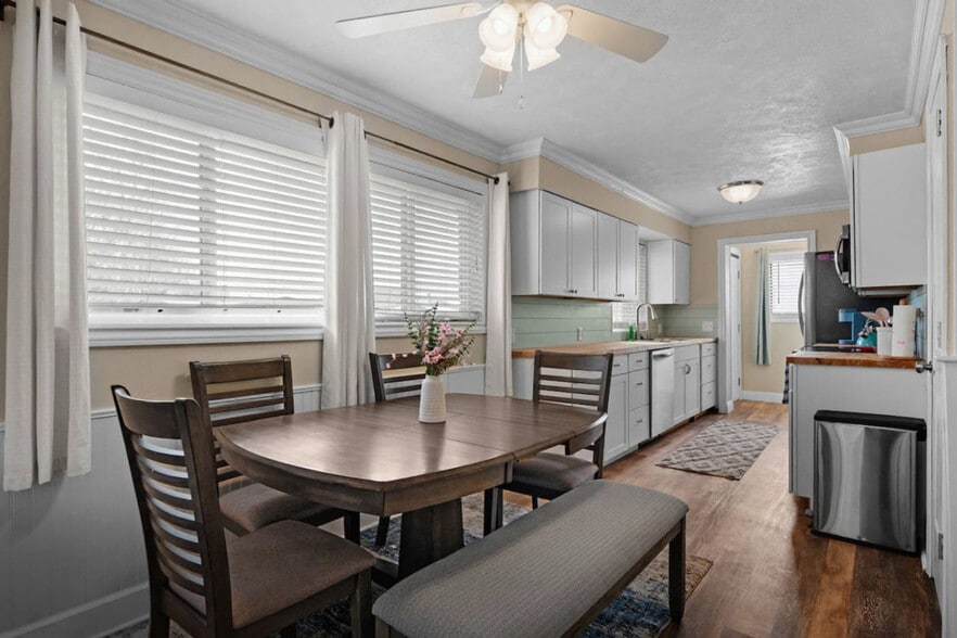 Building Photo - 428 Edwards Ave