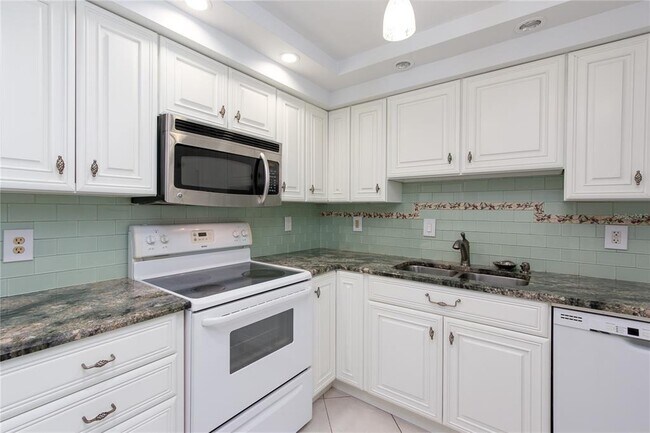 Building Photo - 255 Dolphin Point