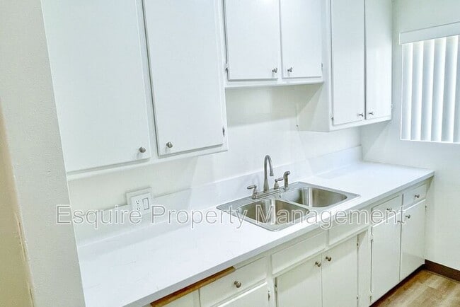 Building Photo - 1750 Ventura Blvd