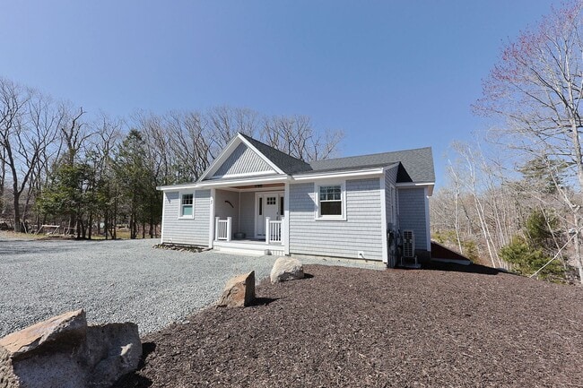 Building Photo - Newly Renovated Winter Rental on a Private...