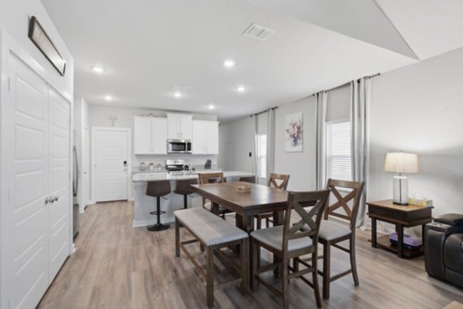 Building Photo - Move in June 2026! Beautiful 4 bd/3.5 bath near Randolph AFB!