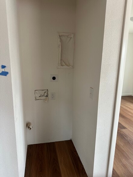 Building Photo - 1907 W 4th St