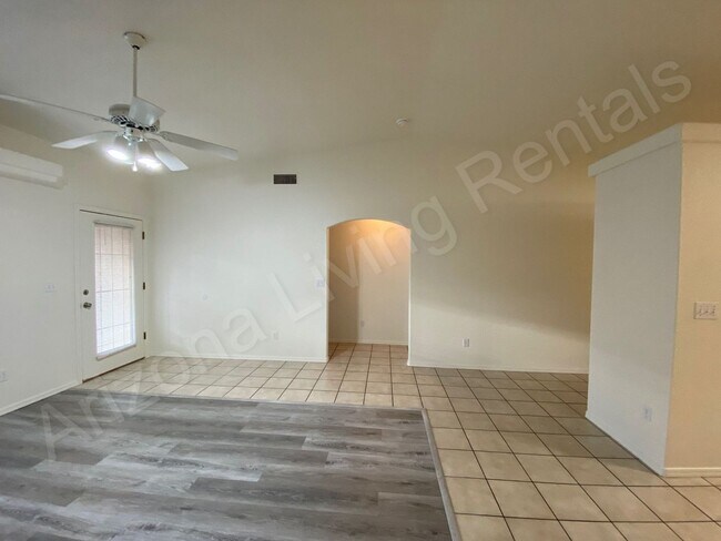 Building Photo - TRUC3490