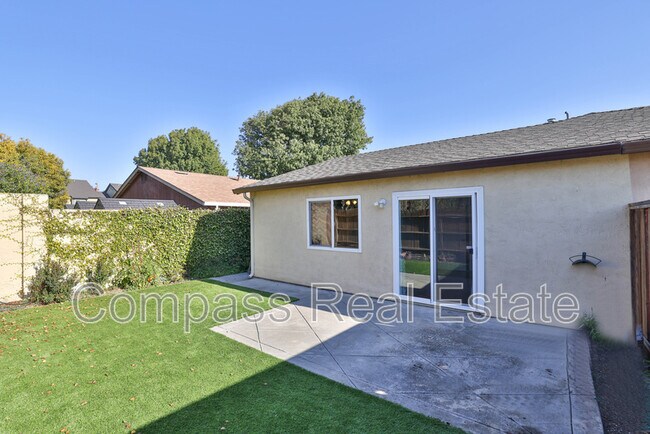 Building Photo - 31101 Fredi St