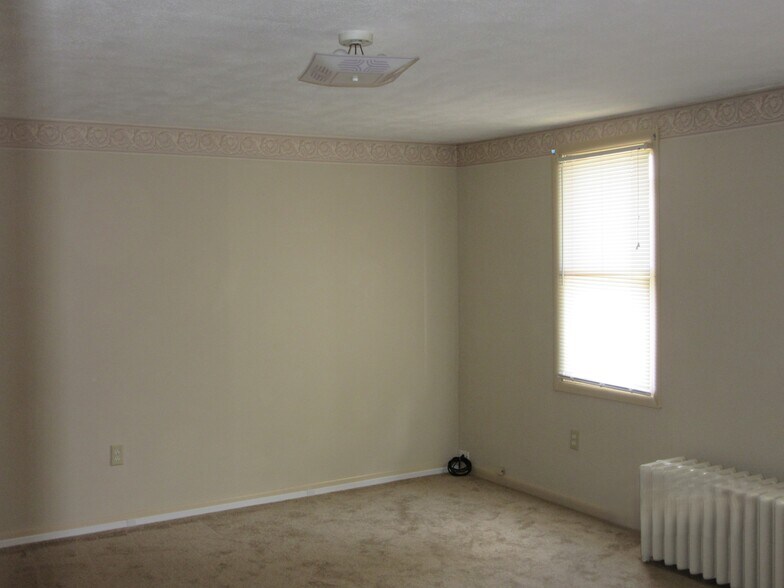 Building Photo - 3008 Broad Ave