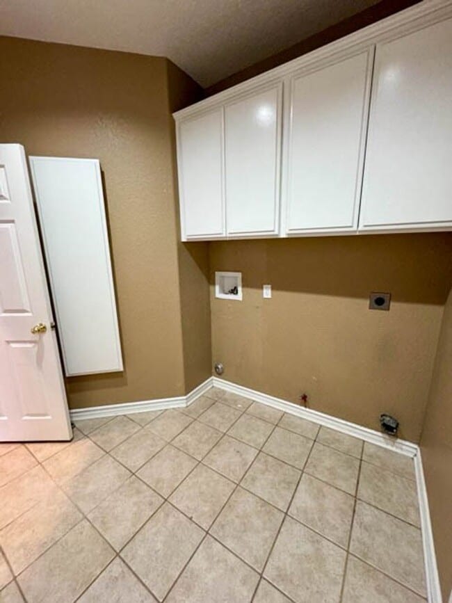 Building Photo - COMING SOON! Large Murrieta home available for LEASE!