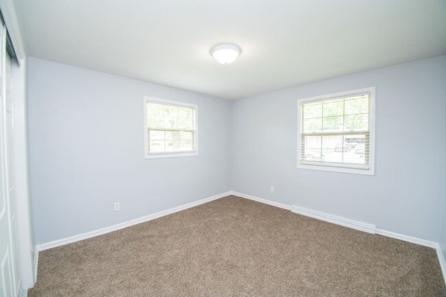 Building Photo - 3 bed 2 bath Ranch in Hobart