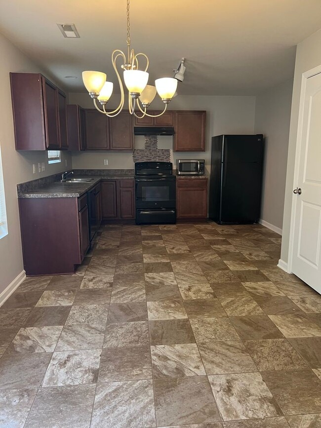 Building Photo - 3 bedroom, 2.5 bath home in Longs!