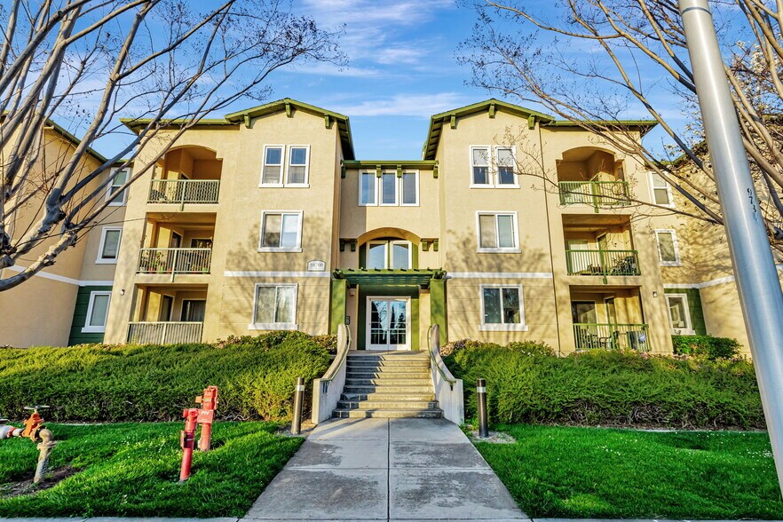 Building Photo - 38700 Tyson Ln