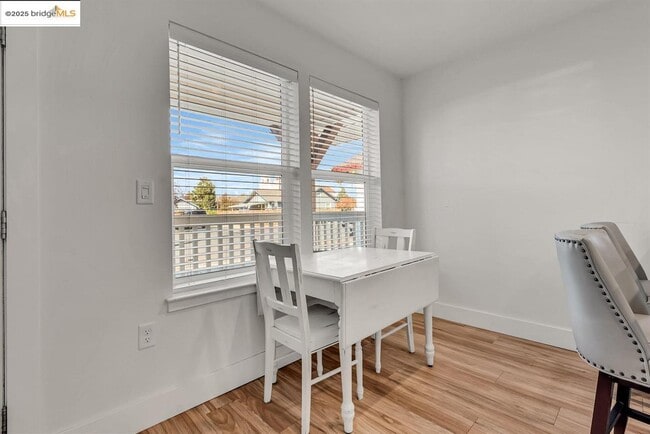 Building Photo - 507 Maple St