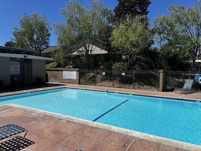 Building Photo - 966 Sheffield Dr