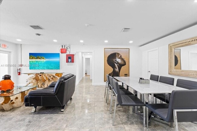 Building Photo - 2925 Coral Shores Dr