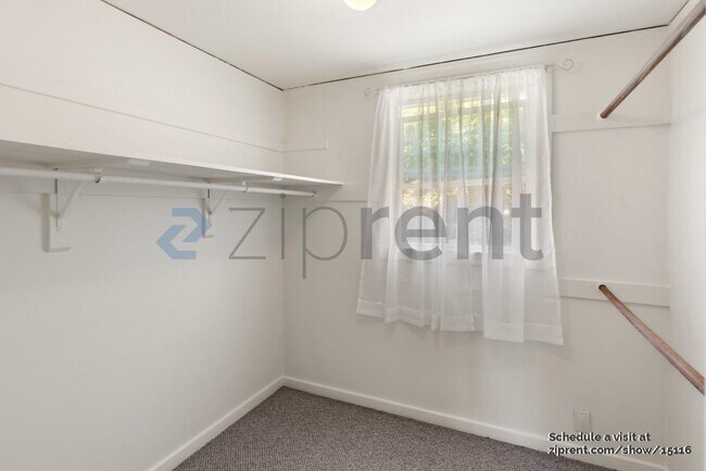 Building Photo - 632 Acacia Ln