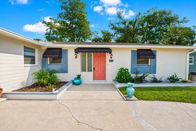 Building Photo - 791 Lindenwood Cir E