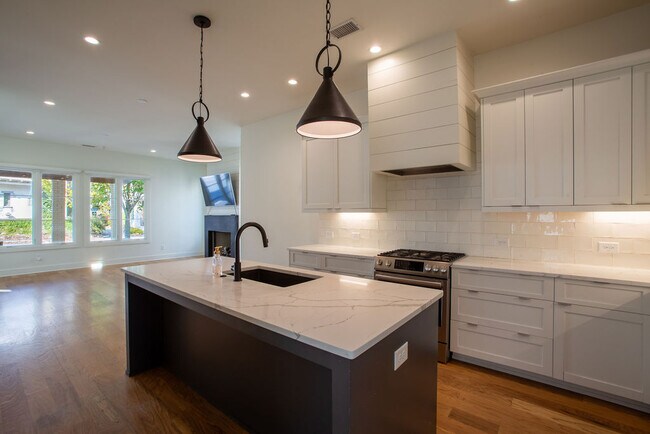 Building Photo - 130 2nd St