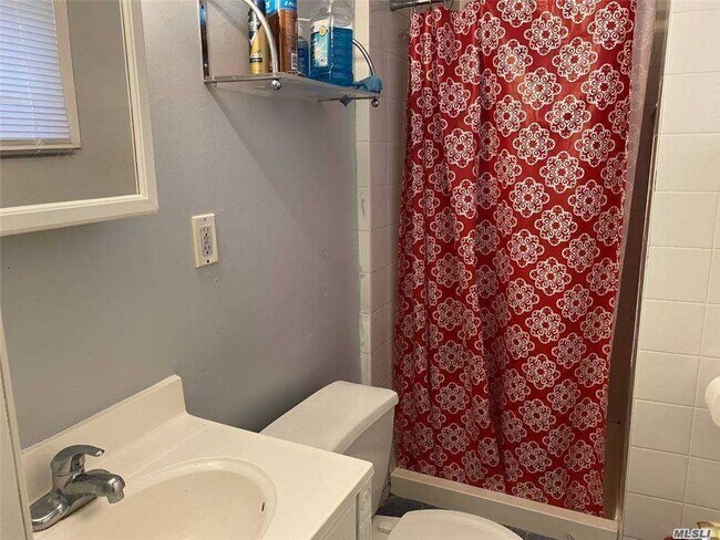 Building Photo - 1 Gilford Ct