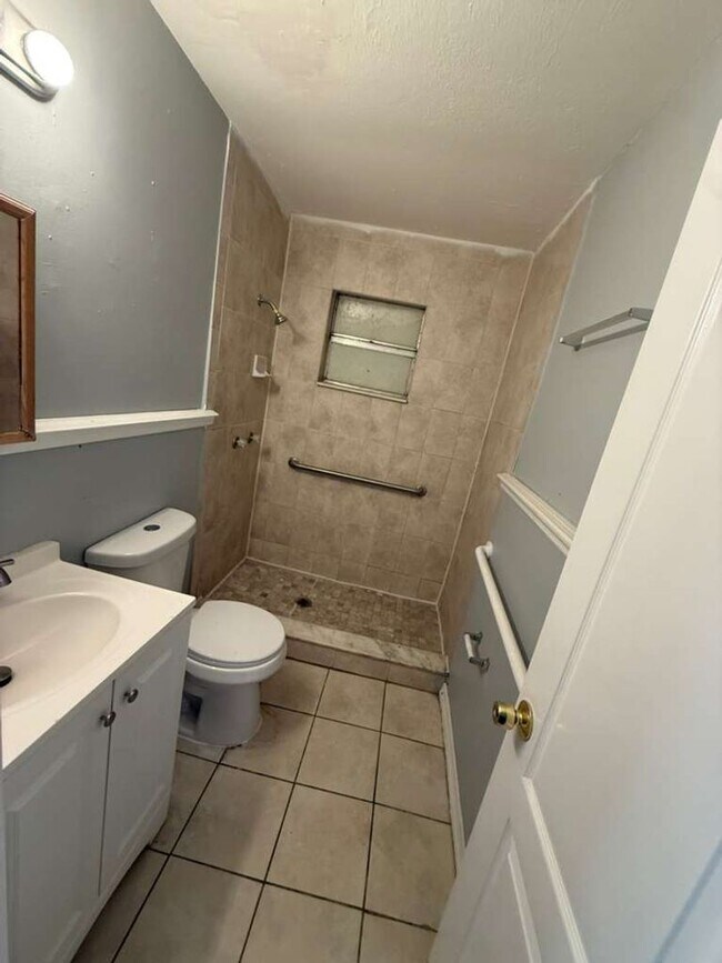 Building Photo - 3/2 Beautiful Upgraded Home on a corner lot! Don't miss out on this one!