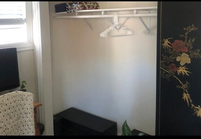 Building Photo - 2129 N Dayton St