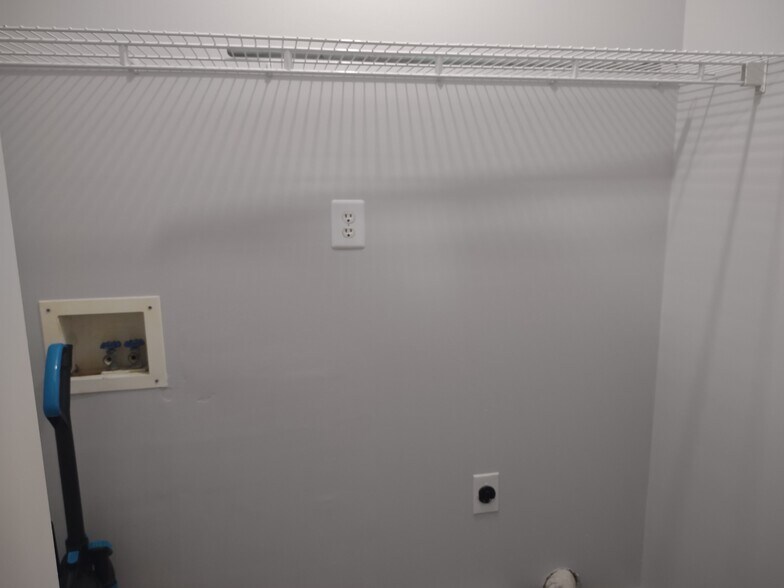 Washer and dryer connection - 505 Miller Ave