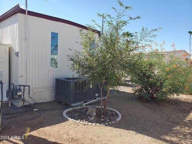 Building Photo - 2650 W Union Hills Dr