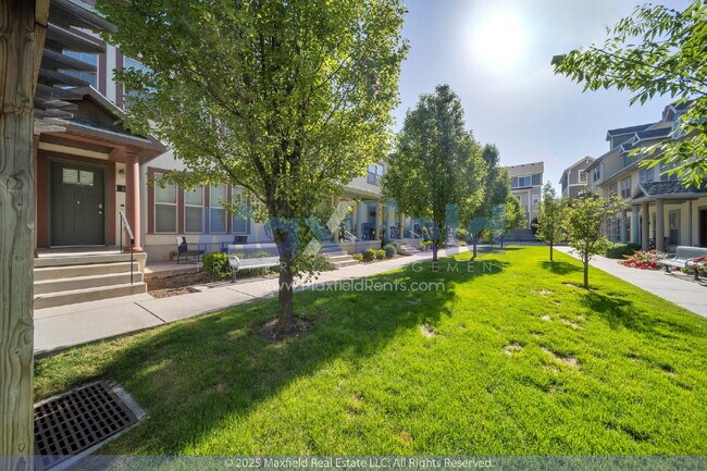 Building Photo - Small Pet Friendly - 3BD 2BTH 2GAR - Center Street/700 W Near TopGolf