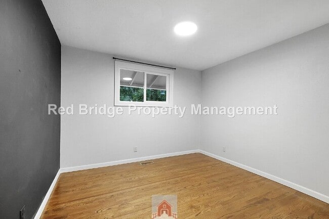 Building Photo - 5695 SW Washington Ct