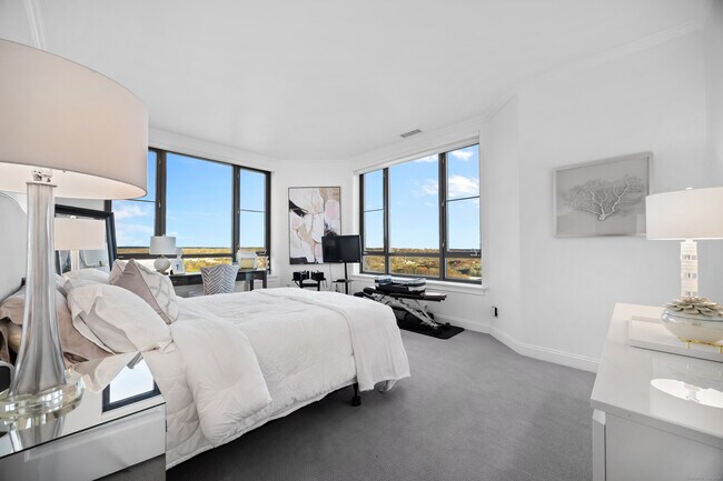 Building Photo - 100 Parrott Drive