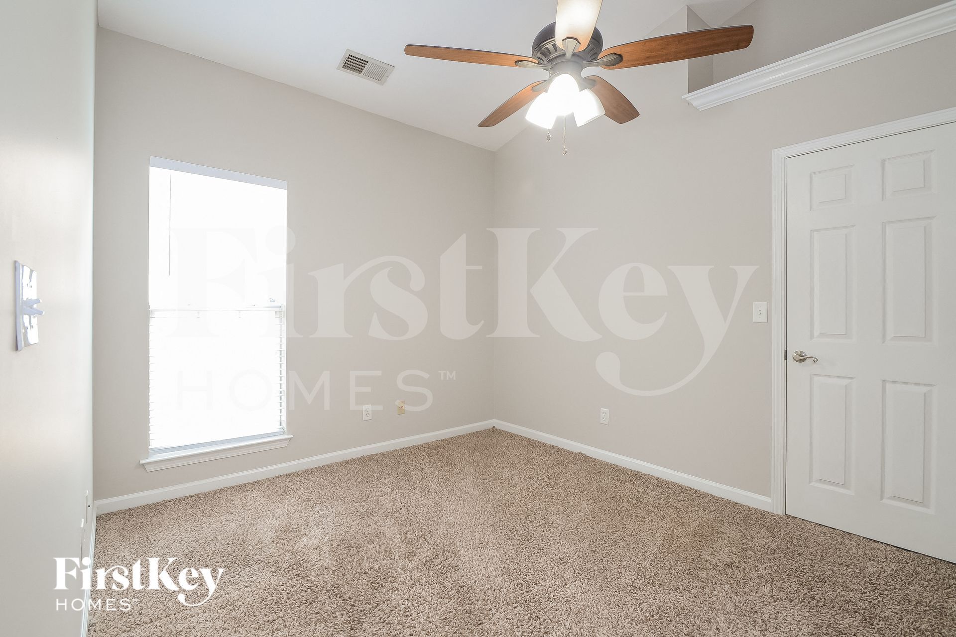 Building Photo - 4872 Longmeadow Dr