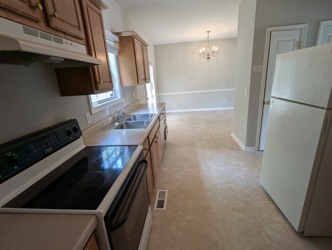 Building Photo - 419 Brownstone St
