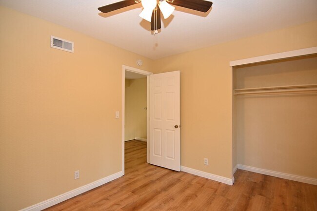 Building Photo - Beautiful 5 bed 3 bath, 2 car Garage & Pool, Near Snell & Calero